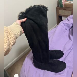 Black Boots with Fur